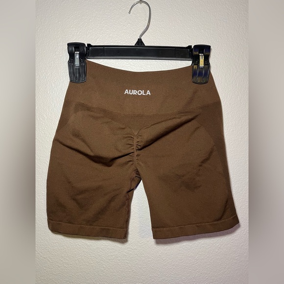Aurola Amazon Scrunch Shorts - Picture 2 of 4